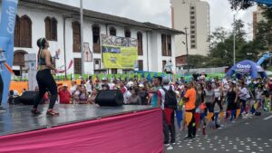 bailatón de colores Confa