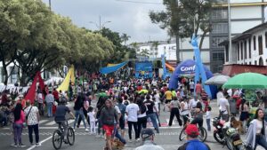 bailatón de colores Confa