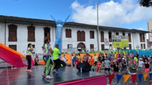 bailatón de colores Confa