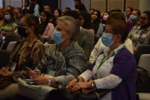 Personas en conferencia Iberoamericano de envejecimiento saludable