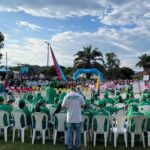 Personas en evento de inauguración de juegos de adultos