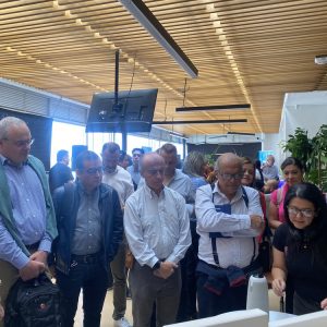 Explicación a empresario en Confa D-IA.