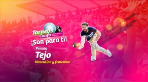 Una hombre con barba jugando tejo