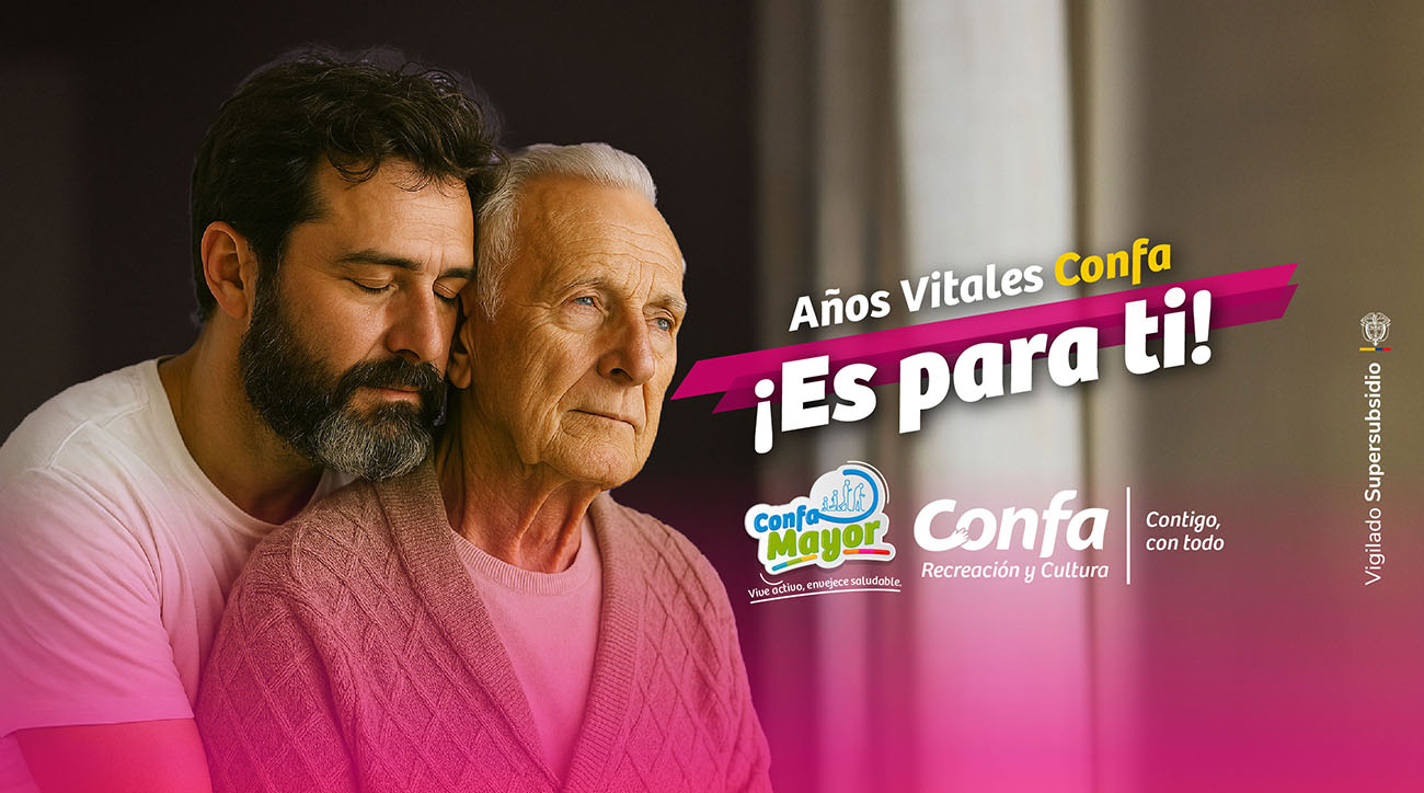 Familiar acompañando a adulto mayor