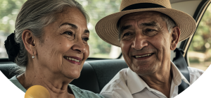 Dos personas mayores sonríen seguros y felices