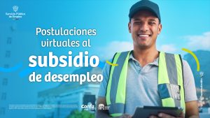 Persona sonrié feliz porque se postuño al subsidio de desempleo