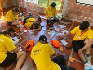 Jóvenes disfrutan aprender inglés