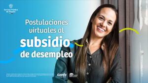 Mujer sonrié porque tiene empleo