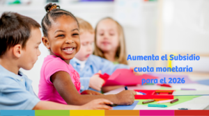 Niños y niás sonrién mientras hacen las tareas