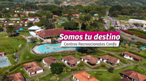 Fotografía panorámica del centros recreacional la Rochela con el texto "Somos tu destino, Centros Recreacionales Confa".