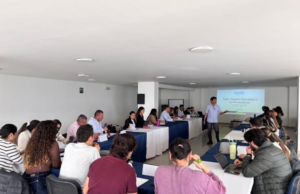 Grupo de personas en capacitación