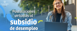 Mujer sonrié porque se postuló al subsidio de desempleo