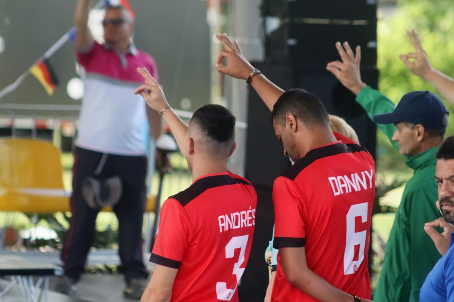 Deportistas hacen jurumentos deportivo