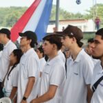 Deportistas de pie en la inauguración de los Juegos